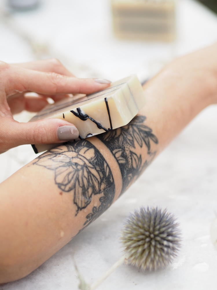 Almara Soap Natural After Tattoo savon naturel avec effets apaisants