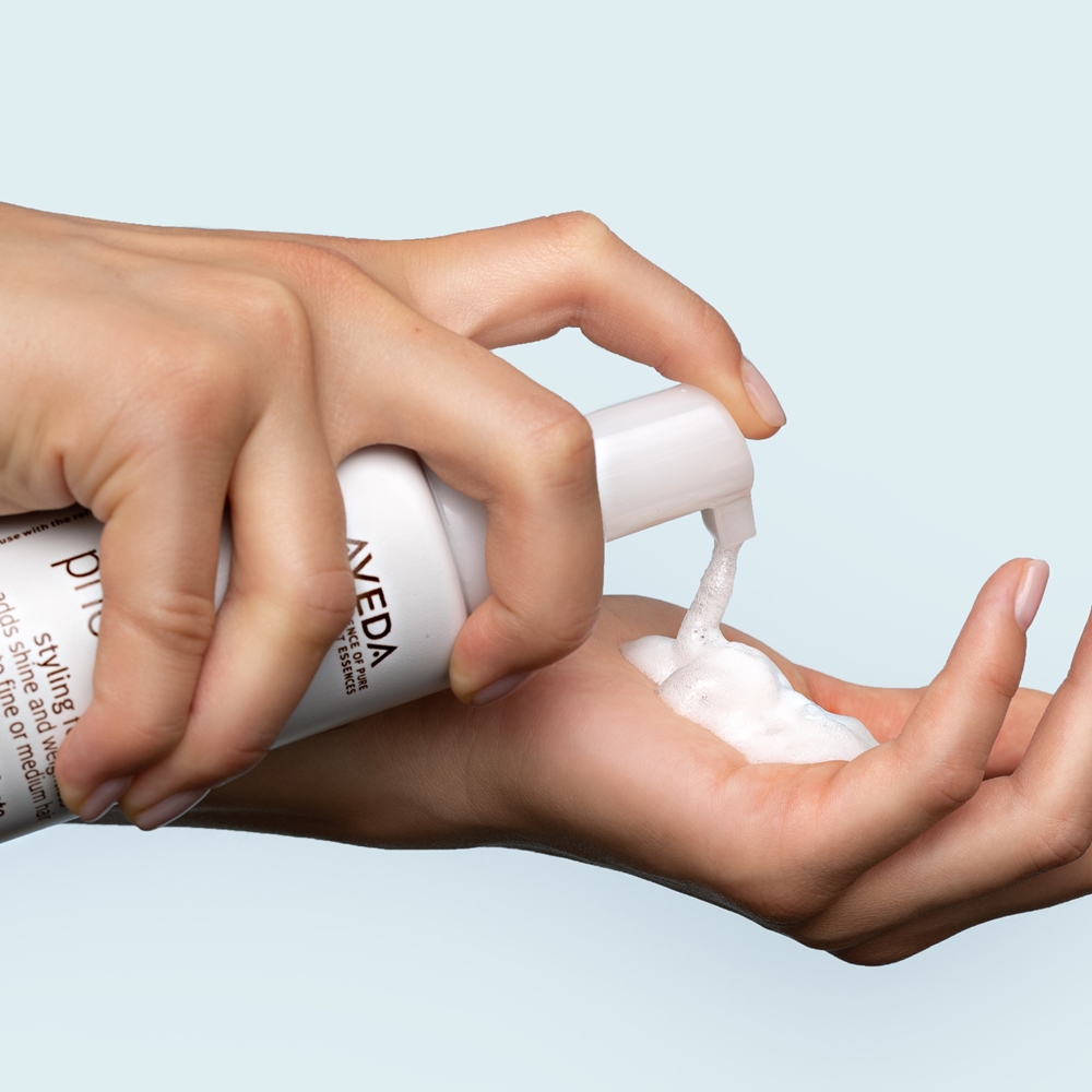 Aveda Phomollient™ Styling Foam mousse coiffante pour définir et former