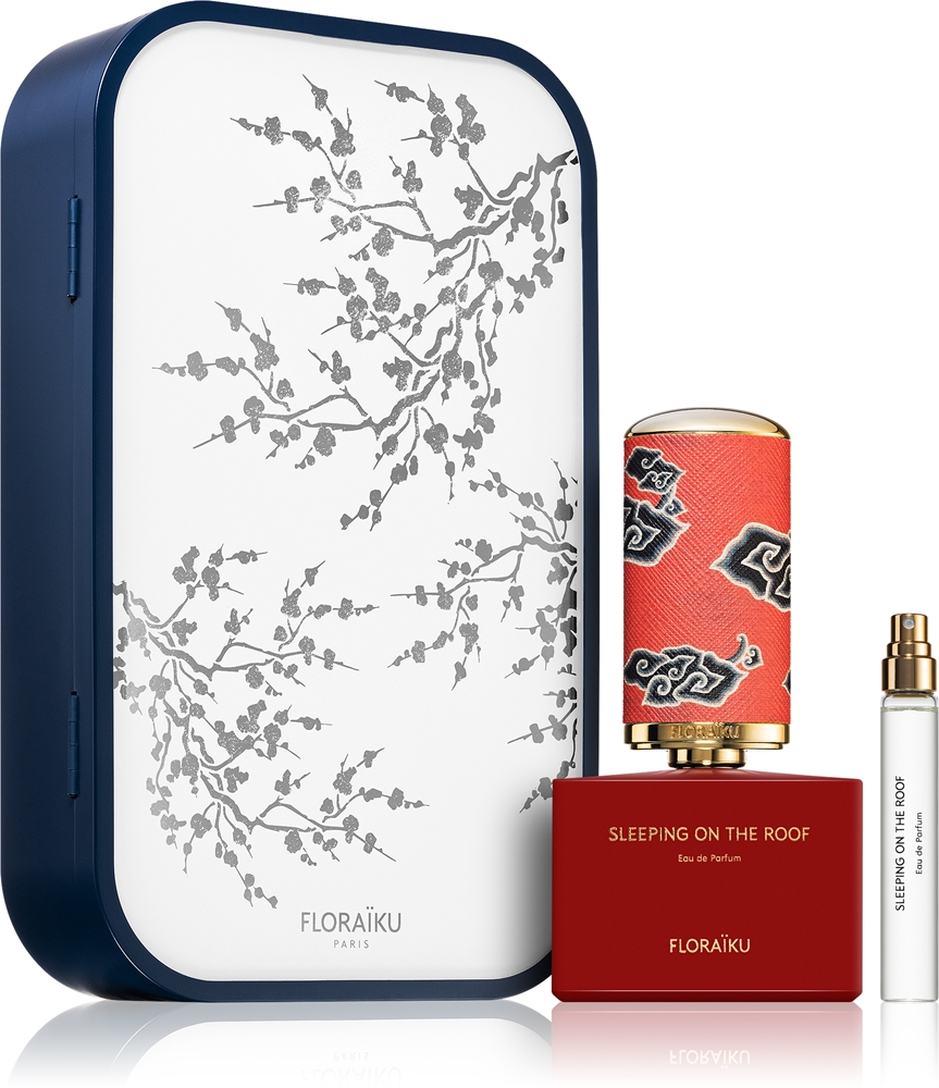 Floraïku Sleeping on the roof