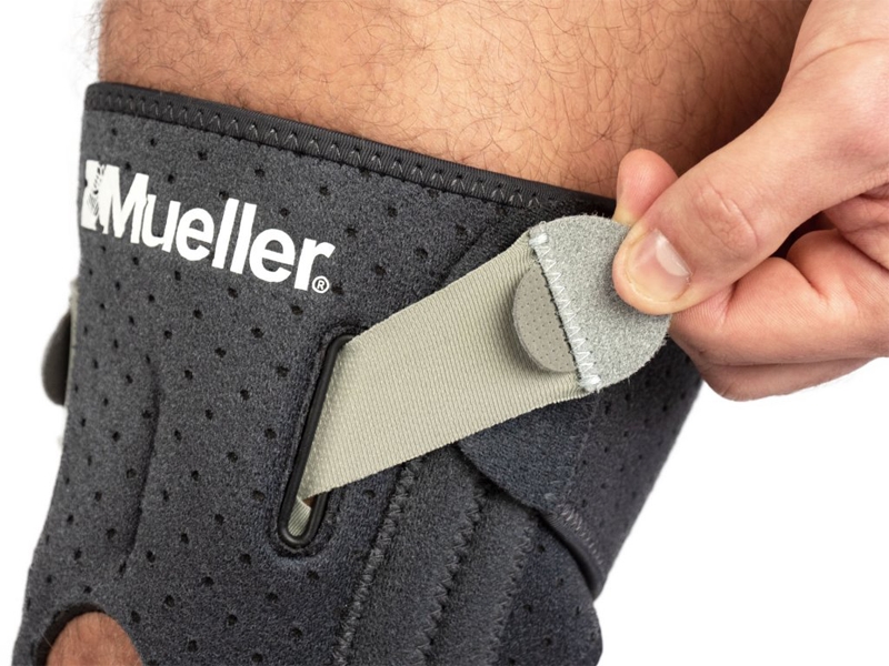 Mueller Stabilizzatore Ginocchio Regolabile Premium - Taglia Unica, Morbido, Con Molle In Acciaio, Aperto Rotula
