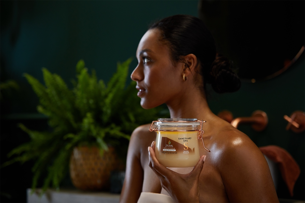 Sanctuary Spa Signature Natural Oils Salt Scrub with nourishing and ...