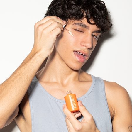 3INA The Vit C Orange Serum kirkastava kasvoseerumi sisältää C-vitamiinia