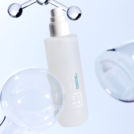 3INA The White Toner tónico refrescante hidratante para apaziguar a pele