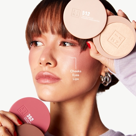 3INA The No-Rules Powder multifunkční líčidlo pro oči, rty a tvář