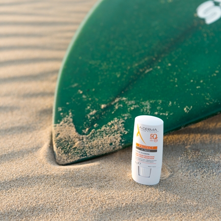 A-Derma Protect X-Trem Invisible Stick zaštitni stick za osjetljiva područja SPF 50+