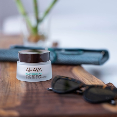 AHAVA Beauty Before Age liftingový krém pre rozjasnenie a vyhladenie pleti SPF 20
