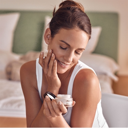AHAVA Beauty Before Age crème de nuit liftante visage, cou et décolleté