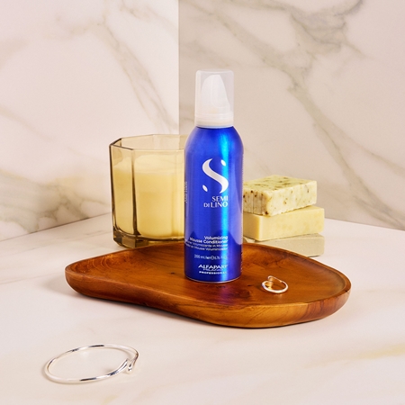 Alfaparf Milano Semi Di Lino Volumizing Schaum-Conditioner für mehr Volumen