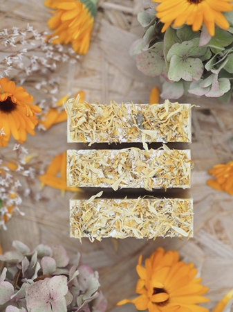 Almara Soap Natural Calendula természetes szappan száraz és érzékeny bőrre