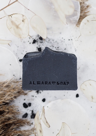 Almara Soap Natural Black As My Soul přírodní tuhé mýdlo pro mastnou a problematickou pleť