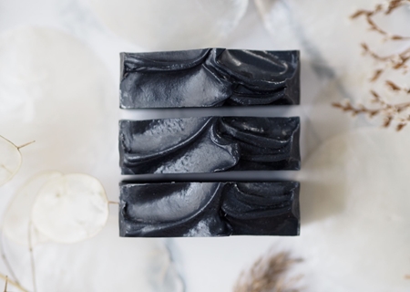 Almara Soap Natural Black As My Soul přírodní tuhé mýdlo pro mastnou a problematickou pleť