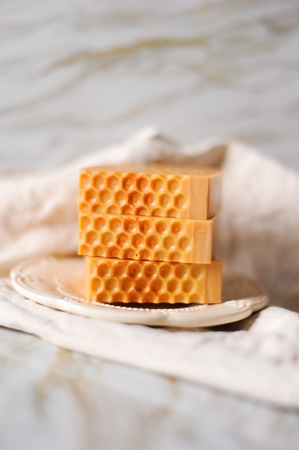 Almara Soap Fancy Honey Flower sãpun lucrat manual