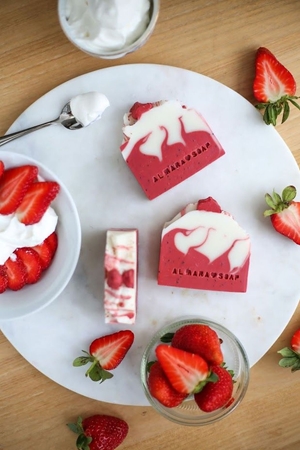Almara Soap Fancy Strawberry & Cream handgemachte Seife