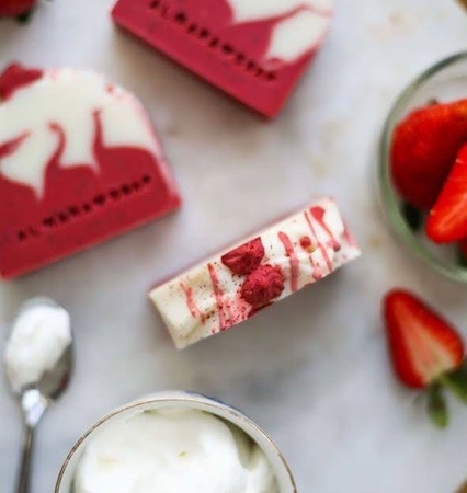 Almara Soap Fancy Strawberry & Cream handgemachte Seife