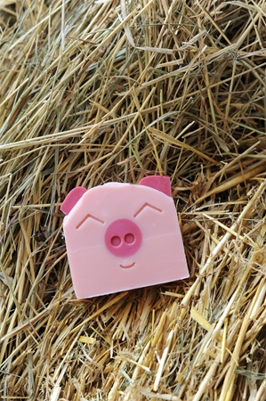 Almara Soap My Happy Pig mydło robione ręcznie o zapachu gruszki