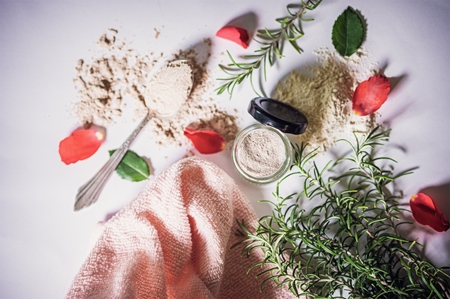 Almara Soap Face Moroccan Clay & Pumice maska za piling lica za normalno lice