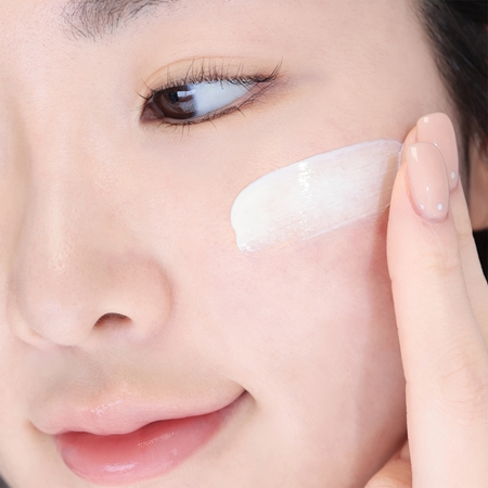 AMUSE Dew Moisture 365 Vegan Sunscreen Saules aizsargšķidrums sejai ar mitrinošu efektu