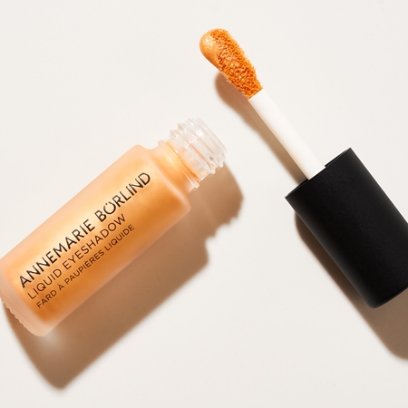 ANNEMARIE BÖRLIND Golden Hour Liquid Eye Shadow tekoče senčilo za oči z vlažilnim učinkom