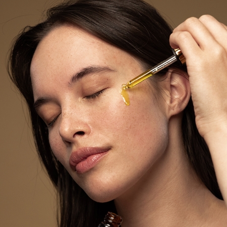 Antipodes Divine Face Oil Rosehip & Avocado Oil protective serum to treat the first signs of skin ageing