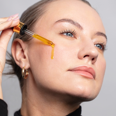 Antipodes Divine Face Oil Rosehip & Avocado Oil protective serum to treat the first signs of skin ageing