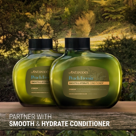 Antipodes Peach Freesia Smooth & Hydrate szampon nawilżający do wygładzenia i odżywienia niepodatnych włosów