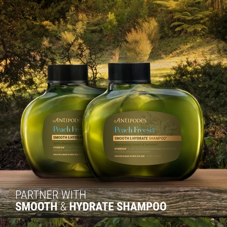 Antipodes Peach Freesia Smooth & Hydrate odżywka nawilżająca do wygładzenia i odżywienia niepodatnych włosów