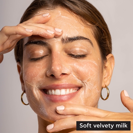 Apivita Cleansing Milk Face & Eyes почистващо мляко 3 в 1 за лице и очи