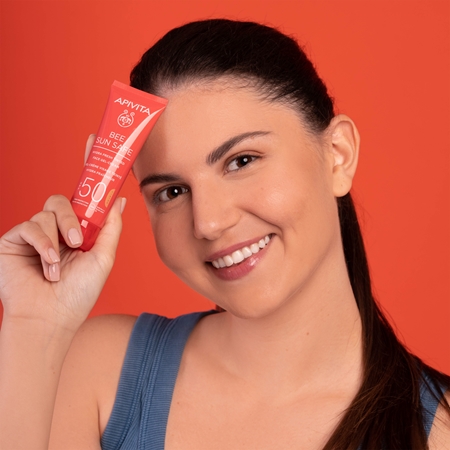 Apivita Bee Sun Safe Hydra Face Tinted Gel-Cream SPF50 gel creme com cor SPF 50