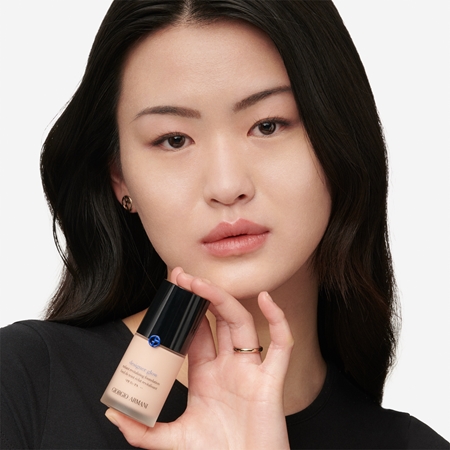 Armani Designer Glow Foundation senėjimą lėtinantis ir švytėjimo suteikiantis makiažo pagrindas SPF 15