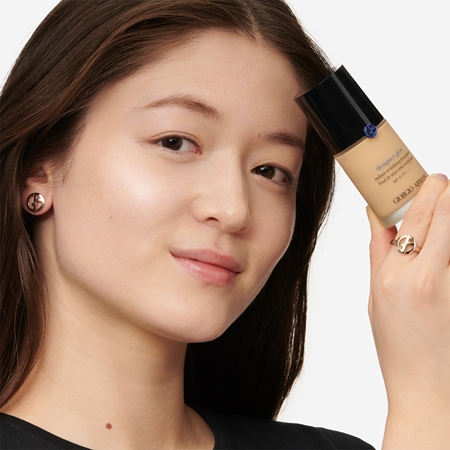 Armani Designer Glow Foundation senėjimą lėtinantis ir švytėjimo suteikiantis makiažo pagrindas SPF 15