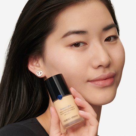 Armani Designer Glow Foundation senėjimą lėtinantis ir švytėjimo suteikiantis makiažo pagrindas SPF 15