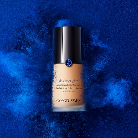 Armani Designer Glow Foundation rejuvenating and illuminating foundation SPF 15