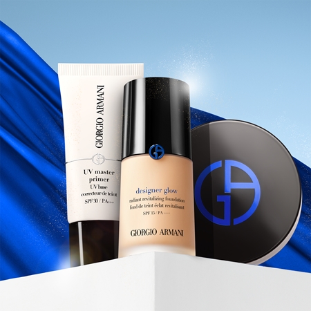 Armani Designer Glow Foundation rejuvenating and illuminating foundation SPF 15
