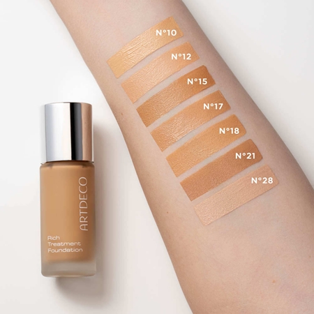 ARTDECO Rich Treatment Foundation posvetlitveni kremasti tekoči puder