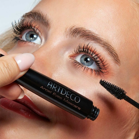 Lengthening and curling clearance mascara