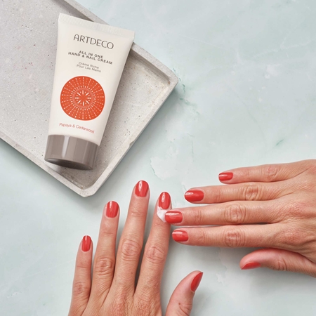 ARTDECO Asian Spa Papaya & Cedarwood maini si unghii