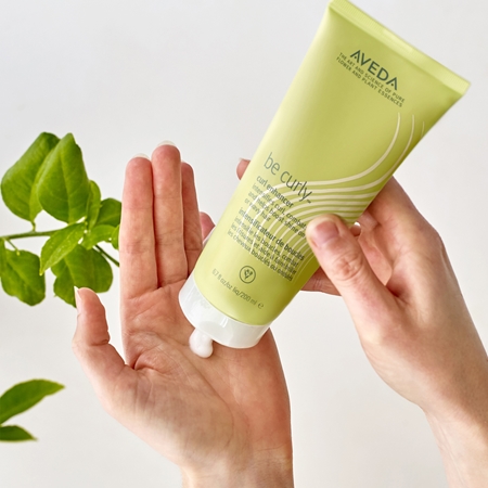 Aveda Be Curly™ Enhancer στάιλινγκ κρέμα για ορισμό των κυμάτων