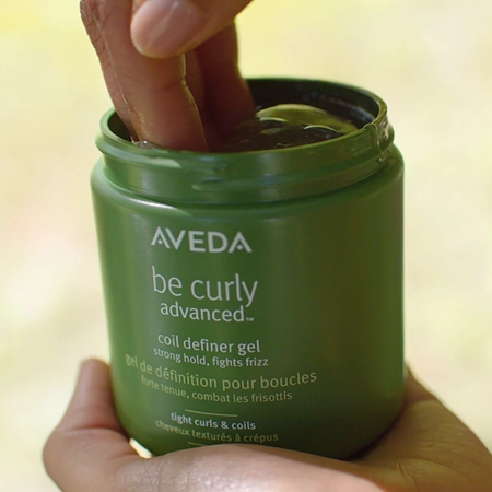 Aveda Be Curly Advanced™ Coil Definer Gel Styling-gel för lockigt hår