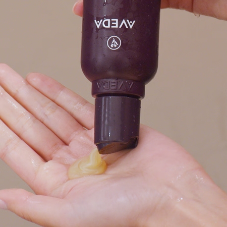 Aveda Invati Ultra Advanced™ Exfoliating Shampoo Light jemný čisticí šampon s peelingovým efektem