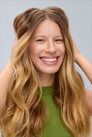 Avon Advance Techniques Mega Volume spray sans rinçage pour le volume des cheveux