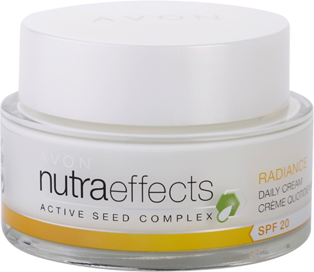 Avon Nutra Effects Radiance rozjaśniający krem na dzień SPF 20