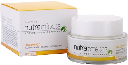Avon Nutra Effects Radiance rozjaśniający krem na dzień SPF 20
