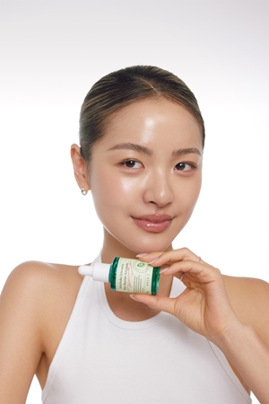 AXIS-Y 6+1+1 Advanced Formula Artichoke Intensive Skin Barrier Ampoule Regenerating And Brightening Serum to soothe and strengthen sensitive skin