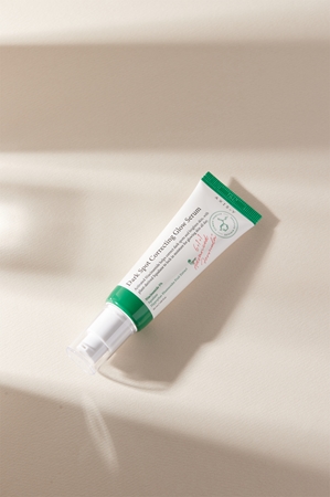 AXIS-Y 6+1+1 Advanced Formula Dark Spot Correcting Glow Serum Regenererende og lysnende serum Til hud med hyperpigmentering