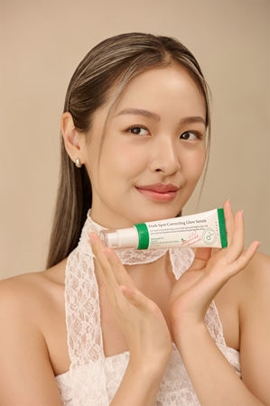 AXIS-Y 6+1+1 Advanced Formula Dark Spot Correcting Glow Serum Regenererende og lysnende serum Til hud med hyperpigmentering
