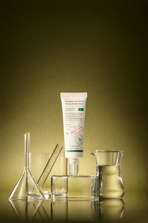 AXIS-Y 6+1+1 Advanced Formula Complete No-Stress Physical Sunscreen Light Protective Moisturiser SPF 50+