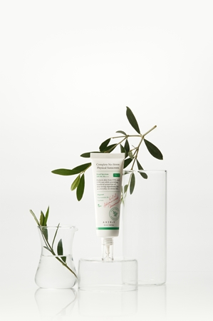 AXIS-Y 6+1+1 Advanced Formula Complete No-Stress Physical Sunscreen Light Protective Moisturiser SPF 50+