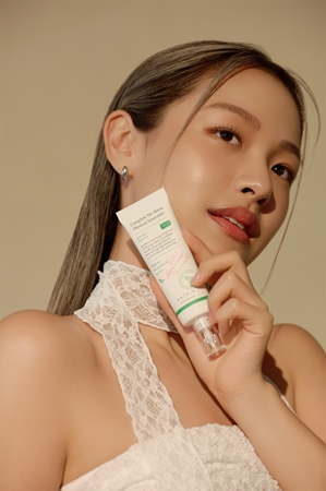 AXIS-Y 6+1+1 Advanced Formula Complete No-Stress Physical Sunscreen Light Protective Moisturiser SPF 50+