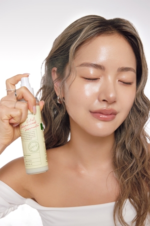 AXIS-Y 6+1+1 Advanced Formula Dark Spot Correcting Glow Toner lotion tonique illuminatrice pour peaux hyperpigmentées