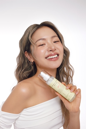 AXIS-Y 6+1+1 Advanced Formula Dark Spot Correcting Glow Toner lotion tonique illuminatrice pour peaux hyperpigmentées